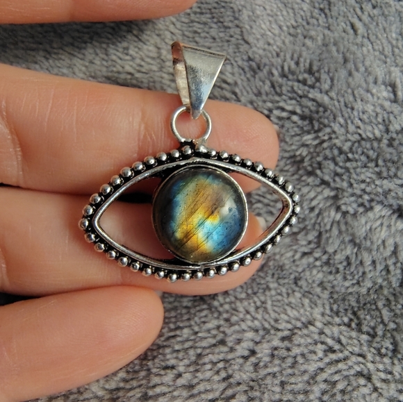 Labradorite Evil Eye Silver Pendant - Picture 5 of 5